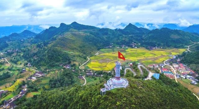 Pedaling Through Time: The Ultimate Guide to a Ha Giang Cultural Cycling Tour
